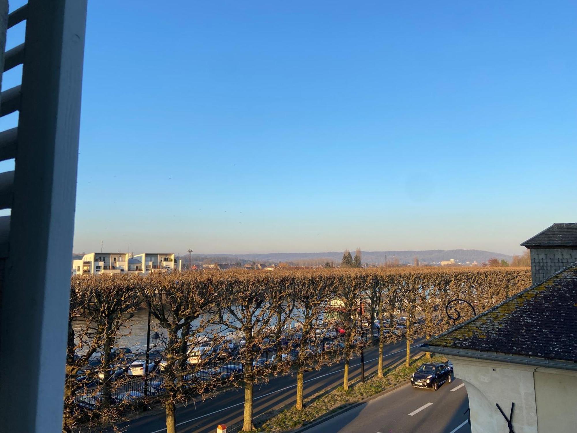 Charmant Appartement Dans Le Centre Ville, A 2 Minutes Du Palais Compiègne Exterior foto